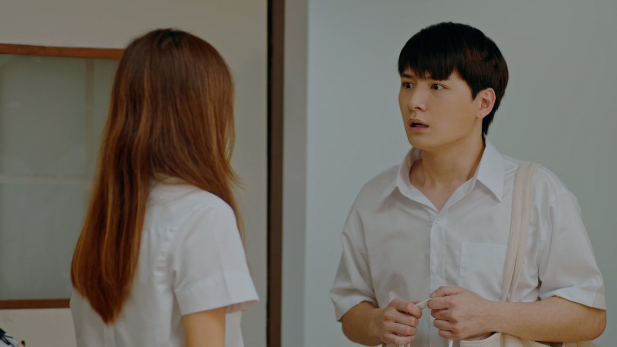 GMMTV's tweet photo. เอ๊า หวืดเหมียนเดิมมมม😂

#BeMyFavoriteEP1
#GawinKrist #GMMTV 
@kristtps https://t.co/v7Apz3Subd