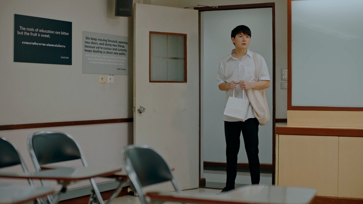 GMMTV's tweet photo. เอ๊า หวืดเหมียนเดิมมมม😂

#BeMyFavoriteEP1
#GawinKrist #GMMTV 
@kristtps https://t.co/v7Apz3Subd