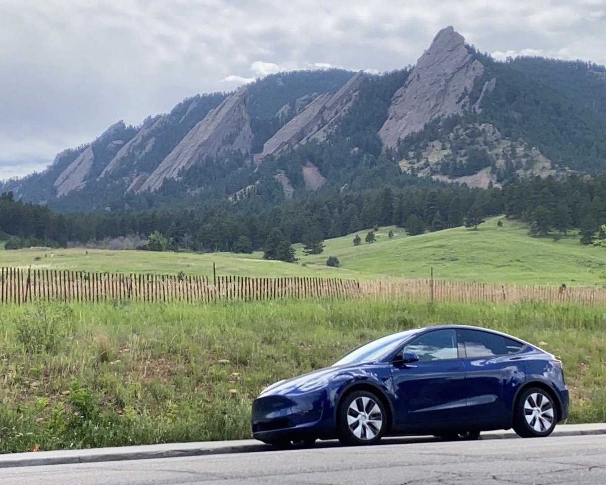 ChargePozitive's tweet photo. Happy #NationalRoadTripDay ๐
I loved driving to/through Colorado with my #TeslaModelY summer of 2021. Last June was #ZeroEmissionRuns for the #DamZeroRun with @TeslaClubSoCal/@FthePump1 goin to Vegas(baby!) again June 16th. Also recently went to Tucson in March.
92,000 miles with it since April 2021
@Tesla #ElectricVehicles #RoadTrip
#ElectricAdventures #RoadTripping