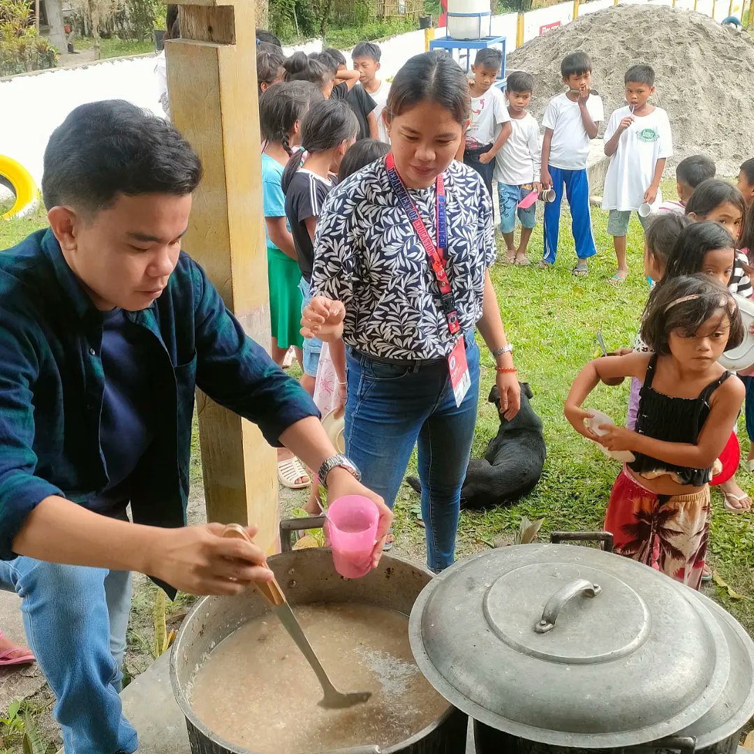 john_malayang's tweet photo. "A happy tummy means a happy heart."

A simple lunch treat for DSES students painted their faces with hundreds of smiles and giggles. It was such a fulfilling experience to celebrate our birthday with these students, who are also members of the Blaan and Tiboli tribes, https://t.co/OI4O5FUajY