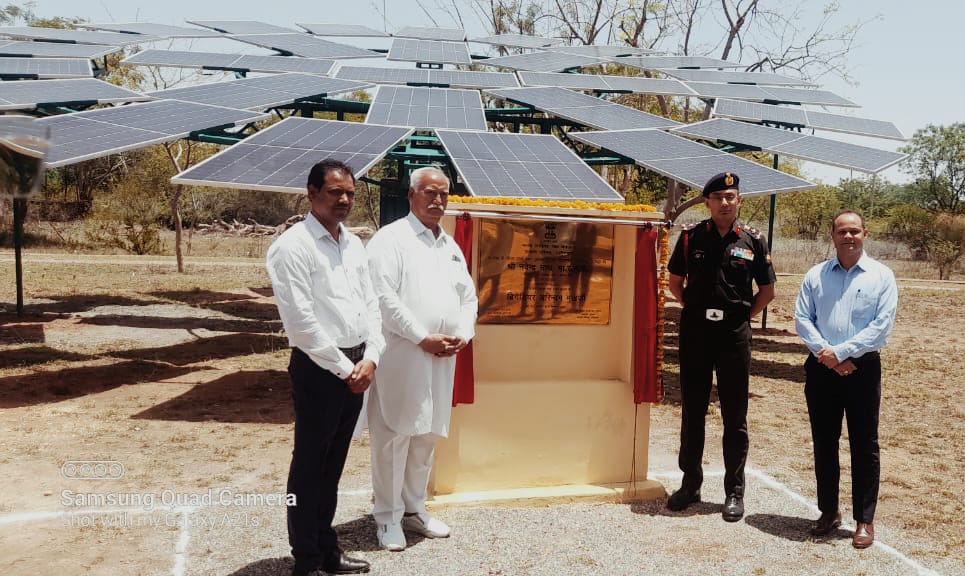 cbnasirabad's tweet photo. Inauguration of 15 KW Solar Power Plant Tree at Patel Garden, Nasirabad by PCB Brig Arindam Mukherjee with CEO Umesh Pareek IDES and Nominated member
#SolarPower #saveearth #solarenergy
@RakshaSampada @sonamley @pddesc @adgcantts_dgde @Dmajmer https://t.co/LHadJWClCU
