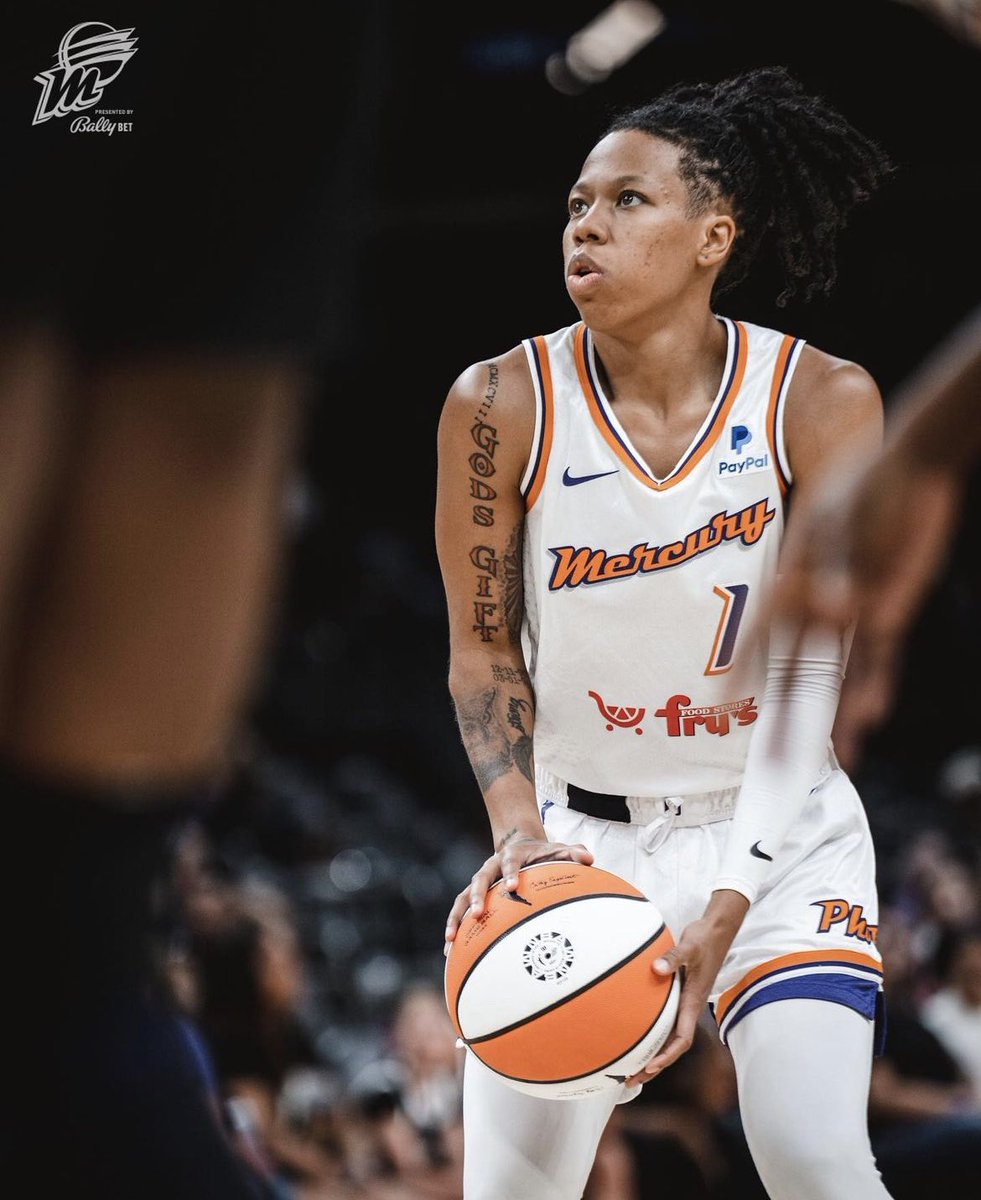 WomensHoops_USA's tweet photo. Sug Sutton this season:

- 10 PTS | 3 REB | 3 AST 
1 STL | 4-10 FG | 1-1 3PT 

- 13 PTS | 1 REB | 2 AST 
2 STL | 5-9 FG | 1-1 3PT 

- 14 PTS | 2 REB | 3 AST 
4-8 FG | 1-3 3PT | 5-5 FT 

We see you @sugsutton! 

#WNBA | @PhoenixMercury https://t.co/82B9tzb2ac