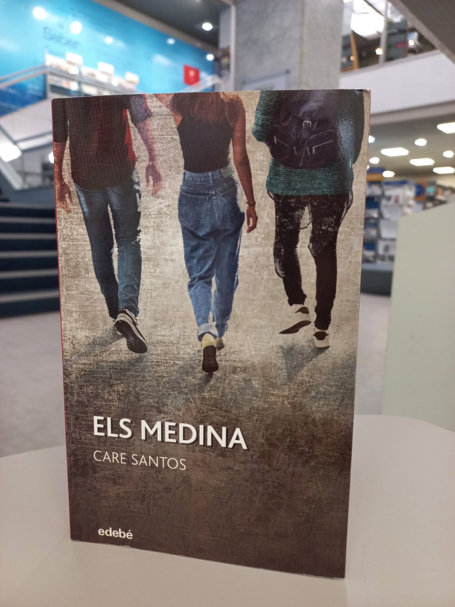 📚#llegim, 'Els Medina' de @CareSantos, edita: @GRUPOEDEBE +14 anys Una novel·la de denúncia social amb el clan dels Medina com a protagonistes. Si us va agradar: 'Mentida', 'Veritat' i 'Por' no us la perdeu‼️😉 #BiblioRecomanacions #juvenils #novetats