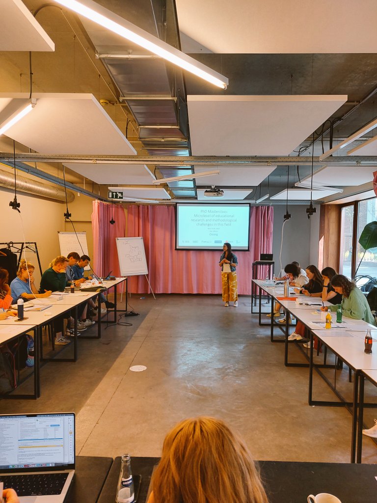 DavidGijbelsUA's tweet photo. @HildeKeer closing an amazing edition of the #PhdMasterclass 2023 https://t.co/sEfQRZj9Ej
