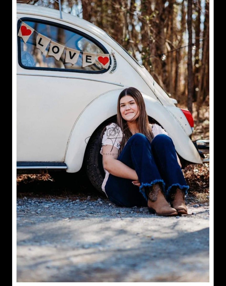 MoJoWall's tweet photo. Wishing are hard hitting, always smiling, fun loving @keevatracey_ the best day on her 17th Bday! Enjoy Enjoy Enjoy https://t.co/mao9dE9xEx