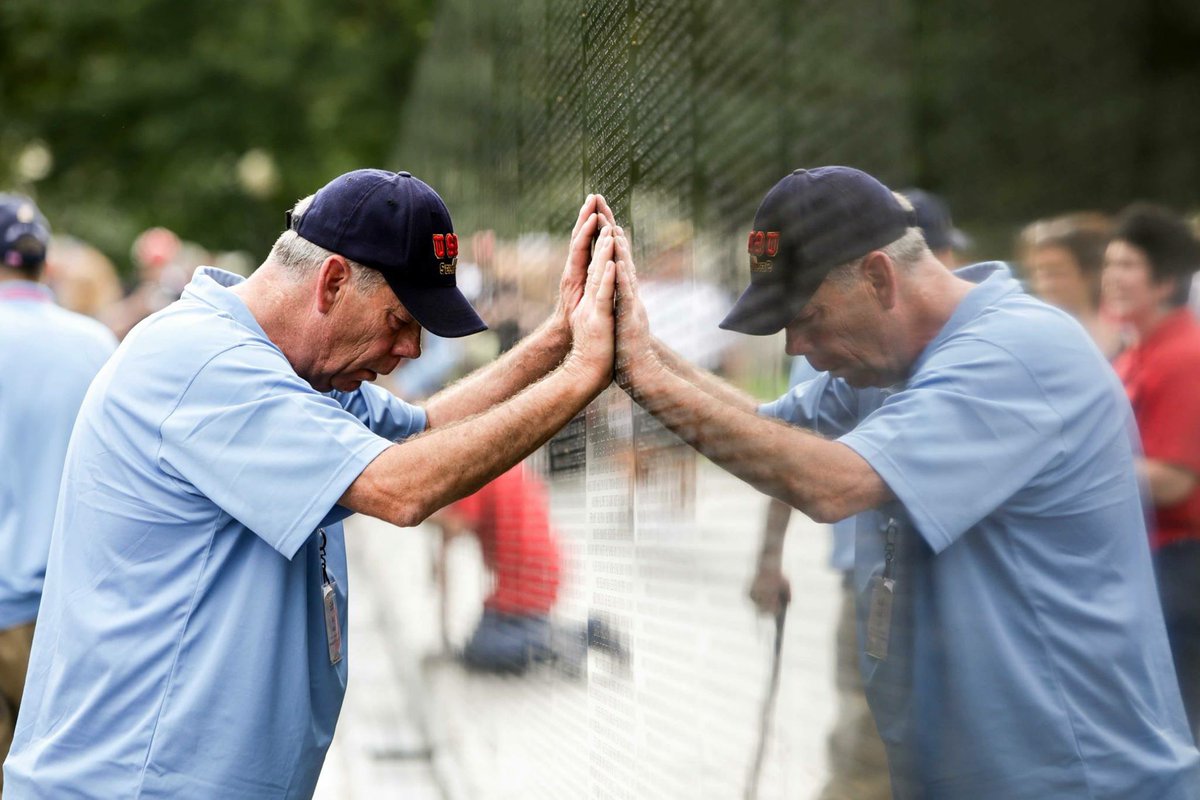 SSHonorFlight's tweet photo. The price of freedom. #MemorialDay2023 #NeverForget https://t.co/oWuOCUXj66