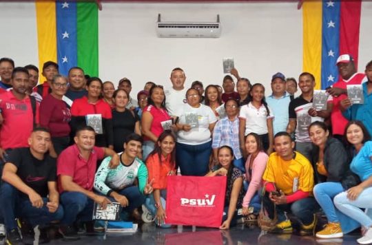 Apure| PSUV Pedro Camejo realizó una reunión conjunta con la JPSUV y UBch  psuv.org.ve/temas/noticias…

@dcabellor @PartidoPSUV @NicolasMaduro @taniapsuv @jaarreaza @FidelVasquzPSUV @Mippcivzla @nosrodriguezf

#SiempreJuntoAlPueblo #26May