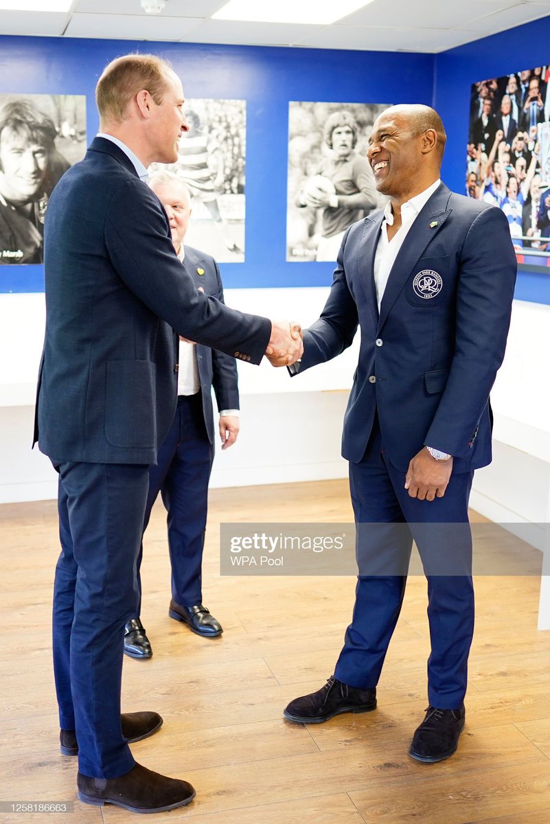 Prince William meets Les Ferdinand during a visit to Queen's Park Rangers football club at Loftus Road 👏⚽️
#PrinceofWales
