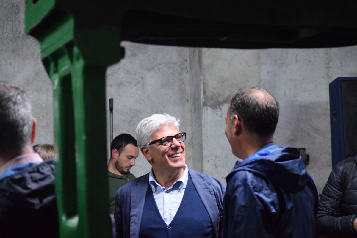 25Maggio.Dagli opifici <a href="/rubbettinobooks/">Rubbettino Editore</a>, il dialogo sulle esperienze lavorative si innerva nelle bobine dei telai del Lanifico Leo dove <a href="/glacoraz/">Gianni Lacorazza</a> di <a href="/FondazAppennino/">Civiltà Appennino</a> e <a href="/GiuseppeLupo8/">Giuseppe Lupo</a> intrecciano le parole della letteratura ai linguaggi delle macchine per farne operose aspirazioni