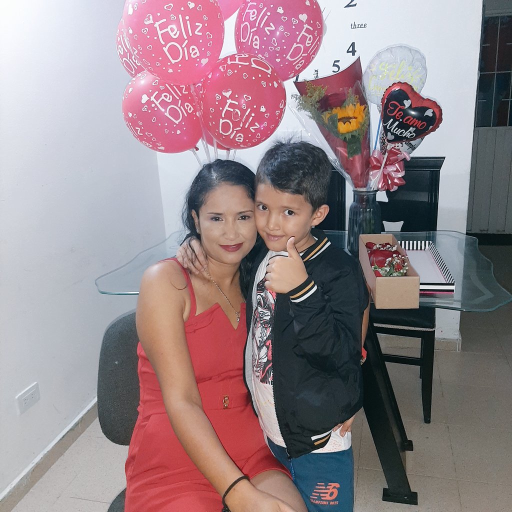 cristoldriguez's tweet photo. #LosCumplióFeliz @CaroMartinez https://t.co/Pv80on0pb6