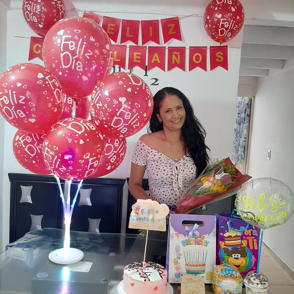 cristoldriguez's tweet photo. #LosCumplióFeliz @CaroMartinez https://t.co/Pv80on0pb6