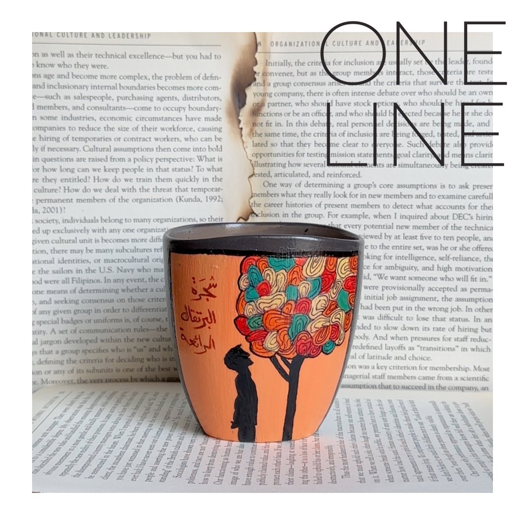 كوب (شجرتي شجرة البرتقال الرائعة )🍊
لـ / خوسيه دى فاسكونسيلوس

وفي الاقتباس يقول "إن الفرحَ شمسٌ تُشع داخل القلب، وإن الشمسَ تُشع على كل شيء بالسعادة"
منشنو محبين الرواية✨
.#اقرأ #كتب #كتابي #newbook #قهوة #دوستوفيسكي #book