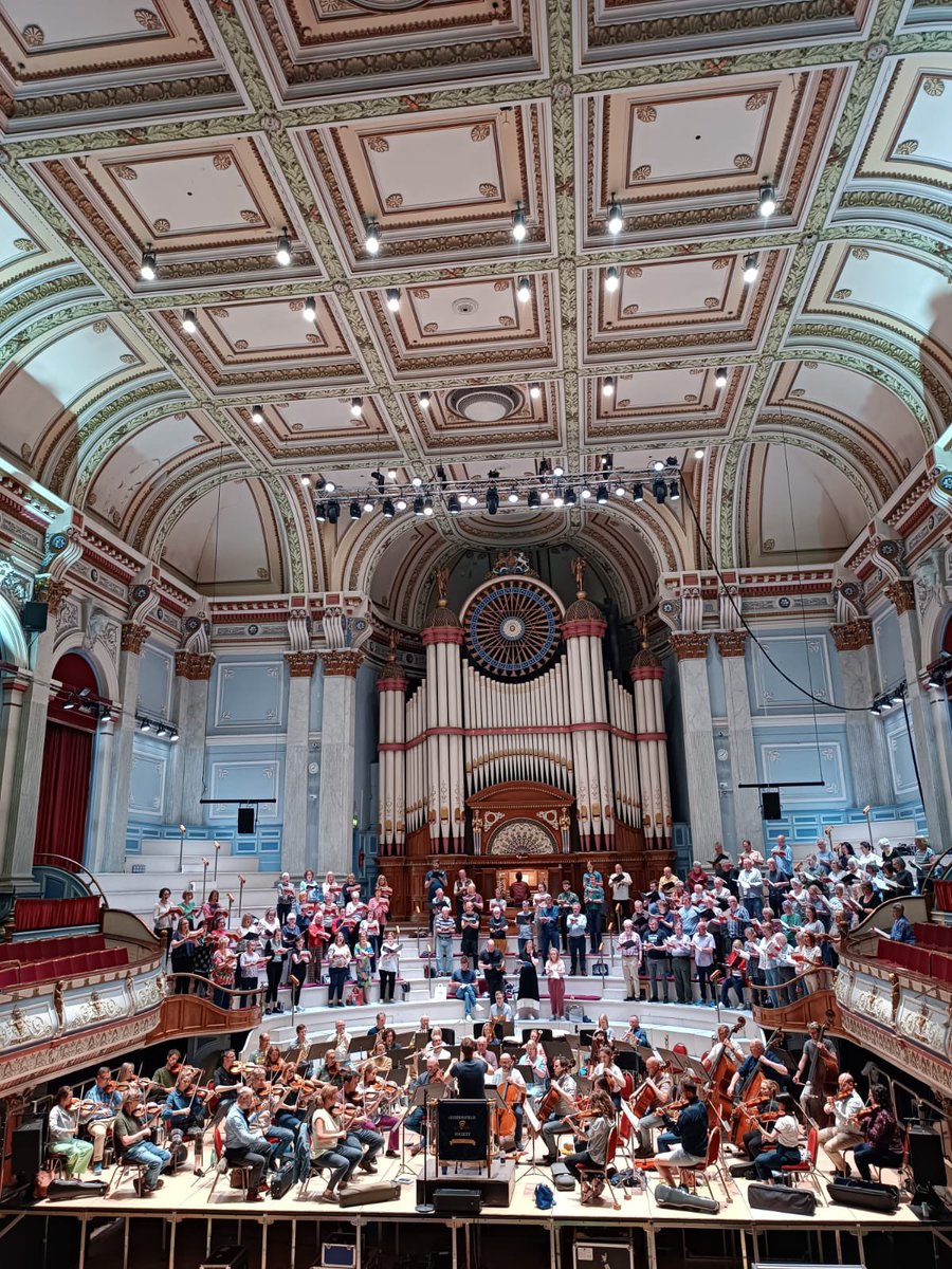 Look at this glorious space - Huddersfield Town Hall! Do come to our concert TONIGHT! 😃Conducted by @gregbatsleer, we are singing Beethoven Missa Solemnis with @liverpoolphil @SophusBevanus @BethHHallett @AJRStaples and William Thomas.