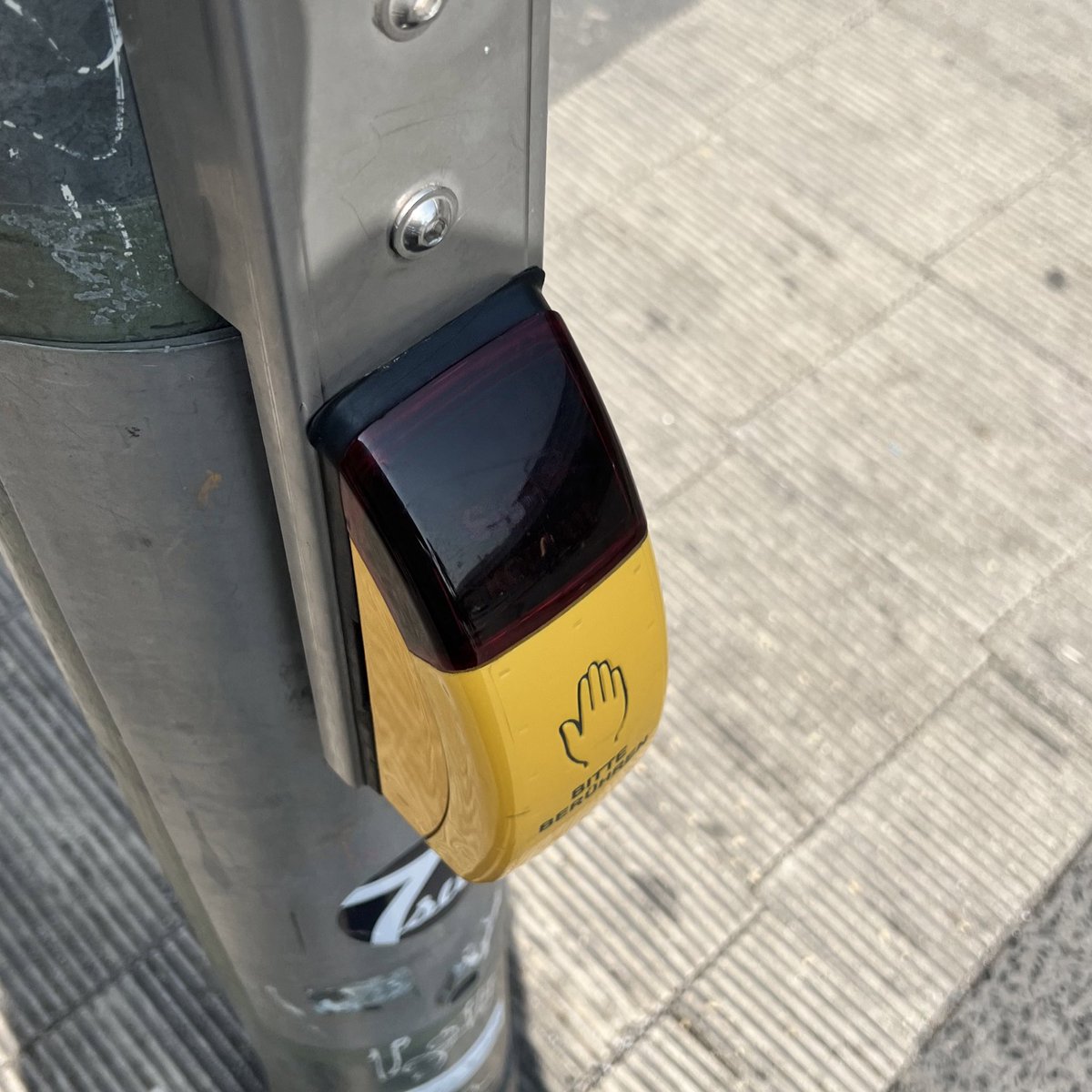 der klimaextremistische Woke-Wahnsinn geht weiter 🤮🤮🤮

in Berlin werden mittlerweile Vorrichtungen installiert mit denen sich der Verkehr auf Knopfdruck blockieren lässt‼️‼️‼️

Wie lang lässt sich das deutsche Volk das noch gefallen⁉️⁉️⁉️