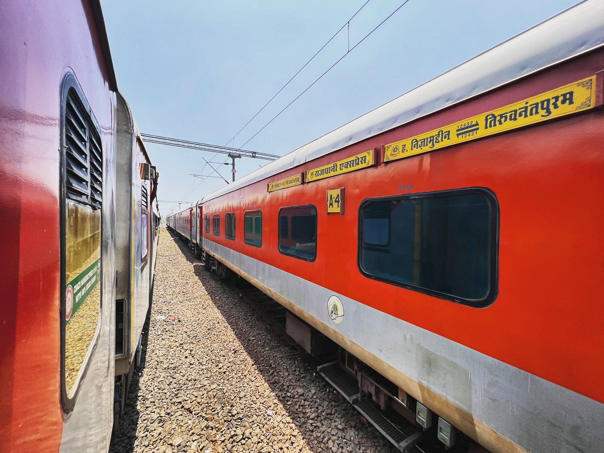 #LHB #Crossing #missyousachin #shotoniphone13promax #apple #instarailfans #railfanning #trainspotting #trains #KonkanRailway #madgaon #goa #goadiaries #wide #trains #indianrailways