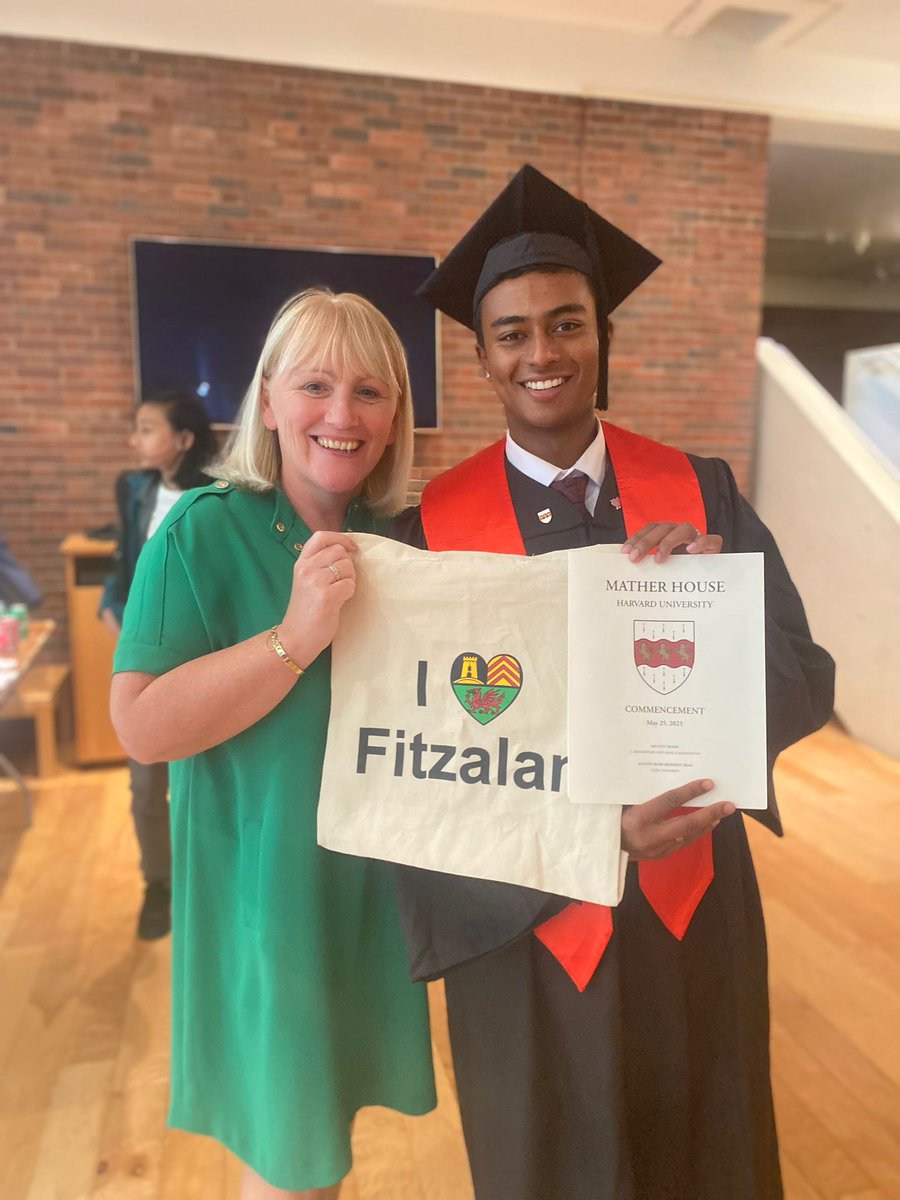 Congratulations to former Seren learner @ybakshi01 who recently graduated from Harvard University 🎓 An amazing achievement & everyone at Seren are incredibly proud. @FitzalanHigh @Addysg_Cymraeg @Harvard @PrifWeinidog @WalesinNA