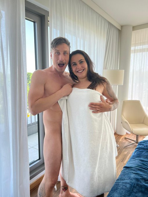 Es ist immer gut helfende H&auml;nde an der Seite zu haben 😜 @Jennystellacom #new #content #berlin #summer<a href="/tag/fun"class="tags"><span>#fun</span></a><a href="/tag/summer"class="tags"><span>#summer</span></a><a href="/tag/new"class="tags"><span>#new</span></a><a href="/tag/berlin"class="tags"><span>#berlin</span></a><a href="/tag/content"class="tags"><span>#content</span></a>