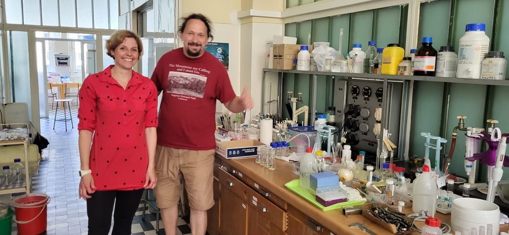 Kirchner Research Group (@kirchner_group) on Twitter photo Our collaboration partners MĂłnika and Oldamur from Debrecen <a href="/DEgyetem/">Debreceni Egyetem</a> measuring some ionic liquids. Our collaboration partners MĂłnika and Oldamur from Debrecen <a href="/DEgyetem/">Debreceni Egyetem</a> measuring some ionic liquids.