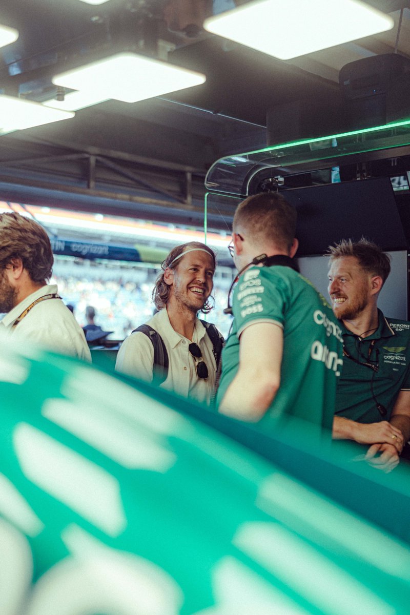 AstonMartinF1's tweet photo. Good to see you again, Seb. 💚 https://t.co/6DqdksMelU