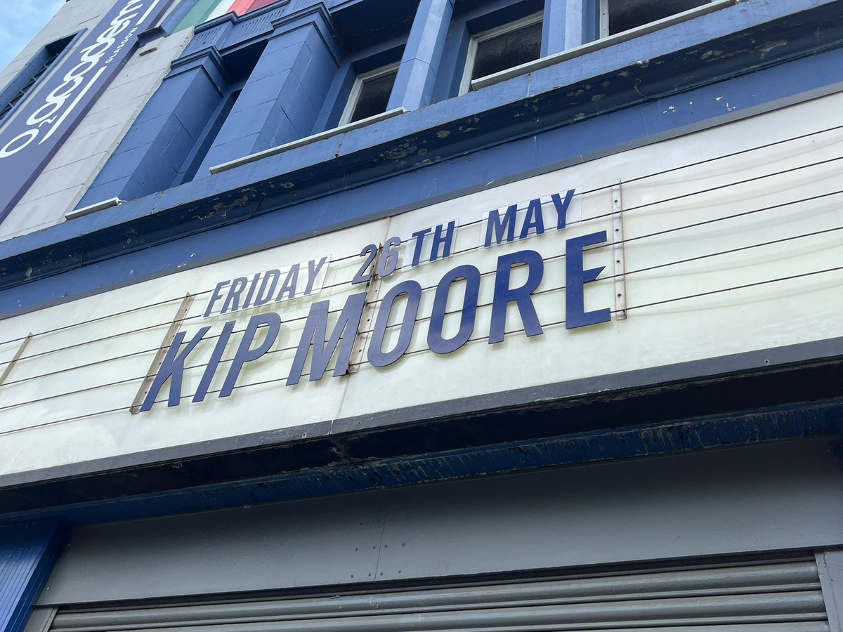 marikaretti's tweet photo. It’s been 4 years, but tonight I’m back! See you later @KipMooreMusic ! https://t.co/5pWKUeUVGt