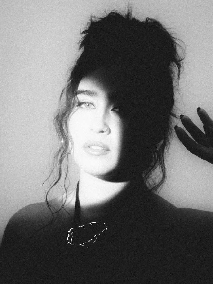 FOTO |

Lauren para “In Between”