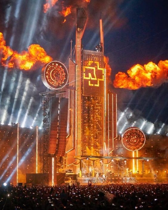 AvrillOssorio's tweet photo. Físicamente en mi casa, mentalmente en el concierto de Rammstein. https://t.co/4mTutkWvUj