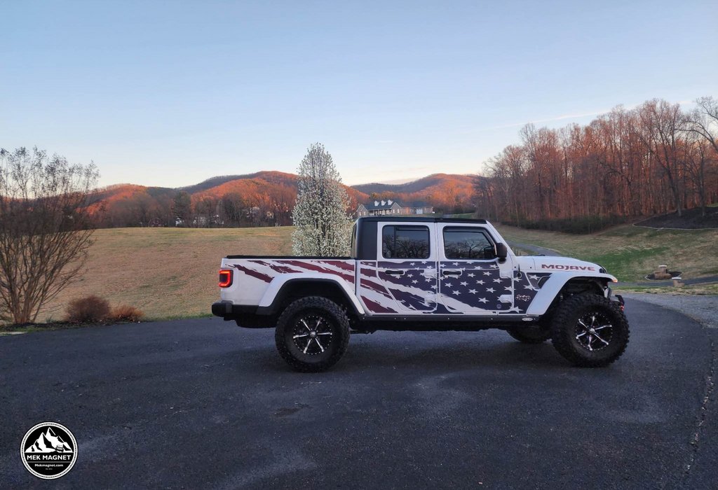 Proudly blazing your red, white and blue. What does it mean to you? #MEKMagnet #RemovableTrailArmor #MadeInTheUSA #Jeep #BecauseJeepHappens #ThePatriot #USA #AmericanMade #Freedom #AmericanFlag #Patriotic #ProudToBeAmerican #ProudStrongAndFree #PatriotNation #RedWhiteAndBlue