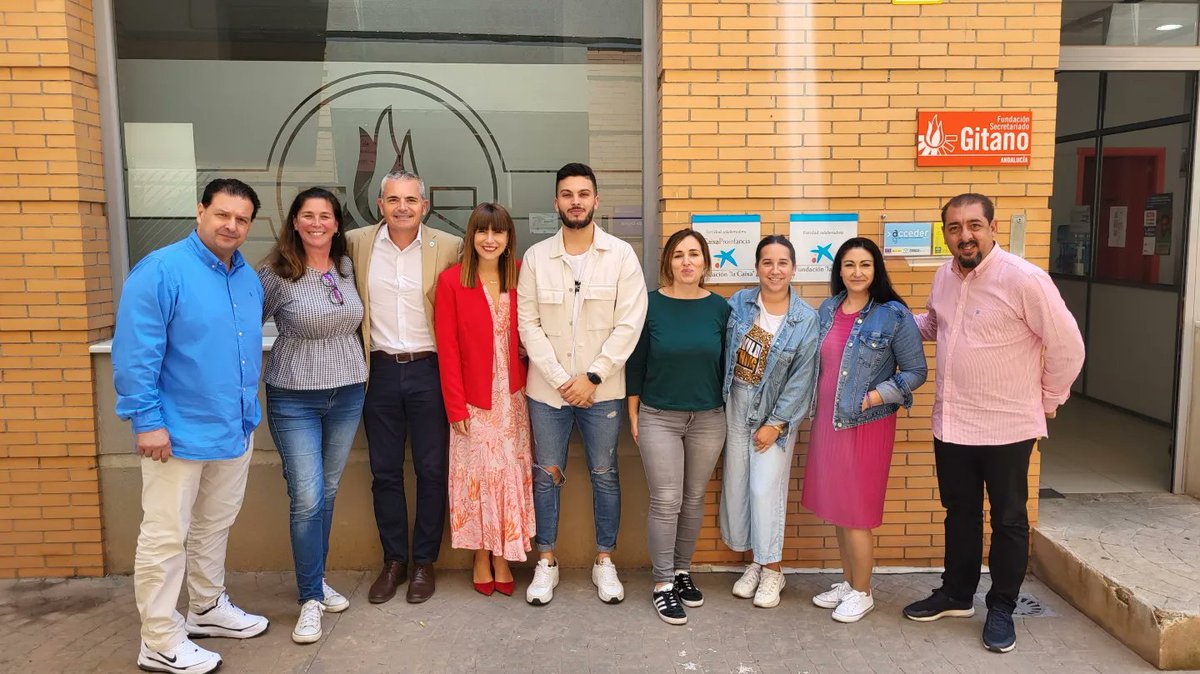 ruthparticipa's tweet photo. Esta mañaga hemos visitado @gitanos_org para hablar sobre el Plan Integral para la Inclusión de la Comunidad Gitana en Andalucía cuya redacción va a realizar @IgualdadAND contando con las aportaciones imprescindibles de @tamaraesteve y su equipo! #educación #empleo #vivienda https://t.co/sm5TuhmWn1