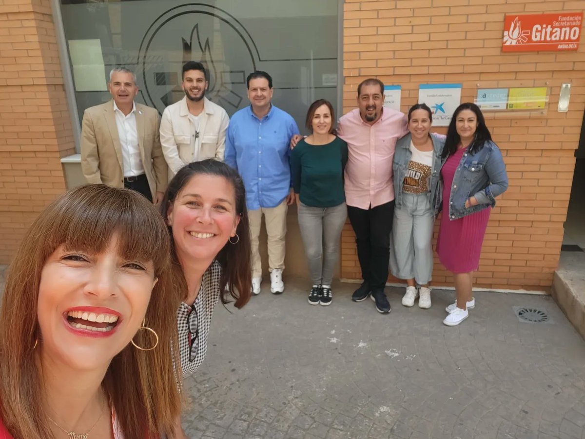 Esta mañaga hemos visitado <a href="/gitanos_org/">F.SecretariadoGitano</a> para hablar sobre el Plan Integral para la Inclusión de la Comunidad Gitana en Andalucía cuya redacción va a realizar <a href="/IgualdadAND/">Inclusión Social, Juventud, Familias e Igualdad</a> contando con las aportaciones imprescindibles de <a href="/tamaraesteve/">tamaraesteve</a> y su equipo! #educación #empleo #vivienda
