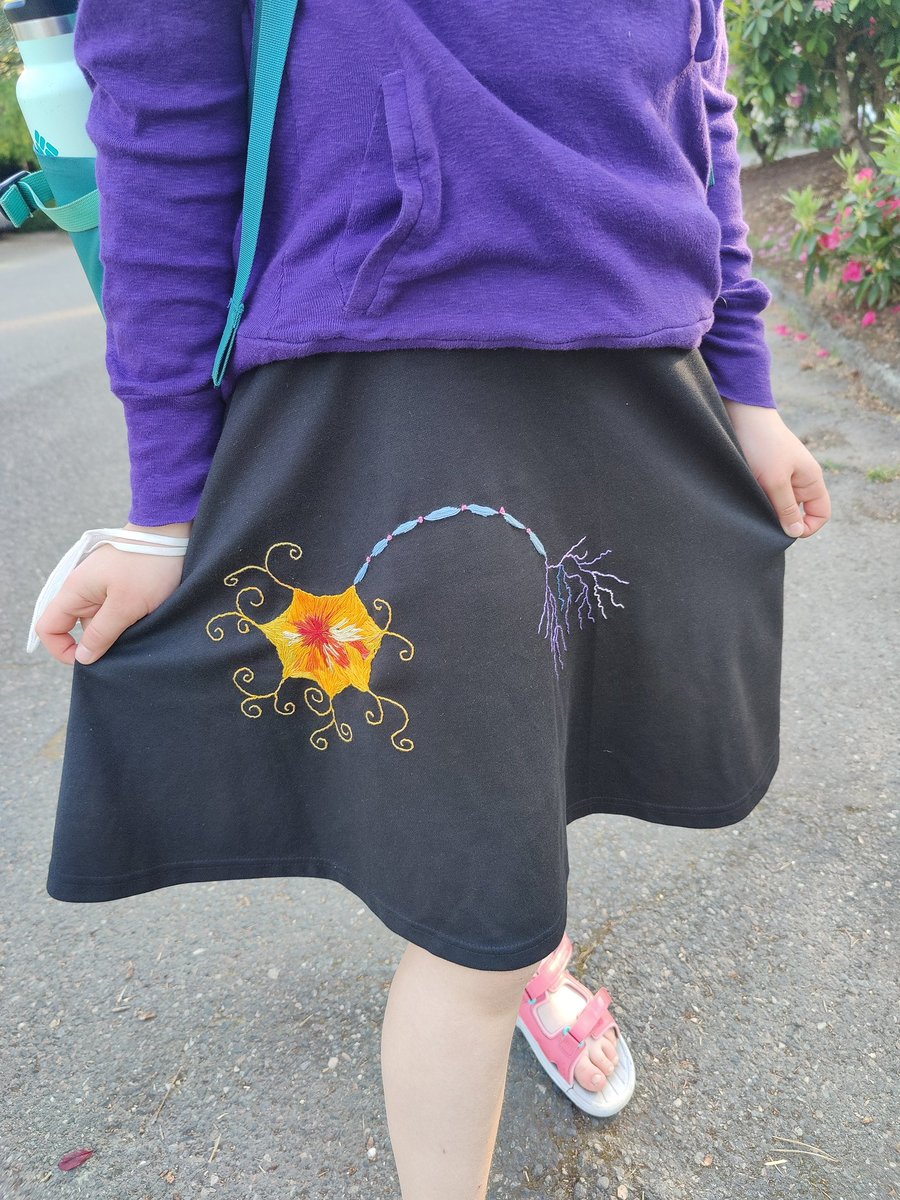 My daughter requested an embroidery neuron skirt (and gave input for all colors), and she's wearing it to school today!
(I told her I could do another shape - but she likes neurons too 🧠❤️)