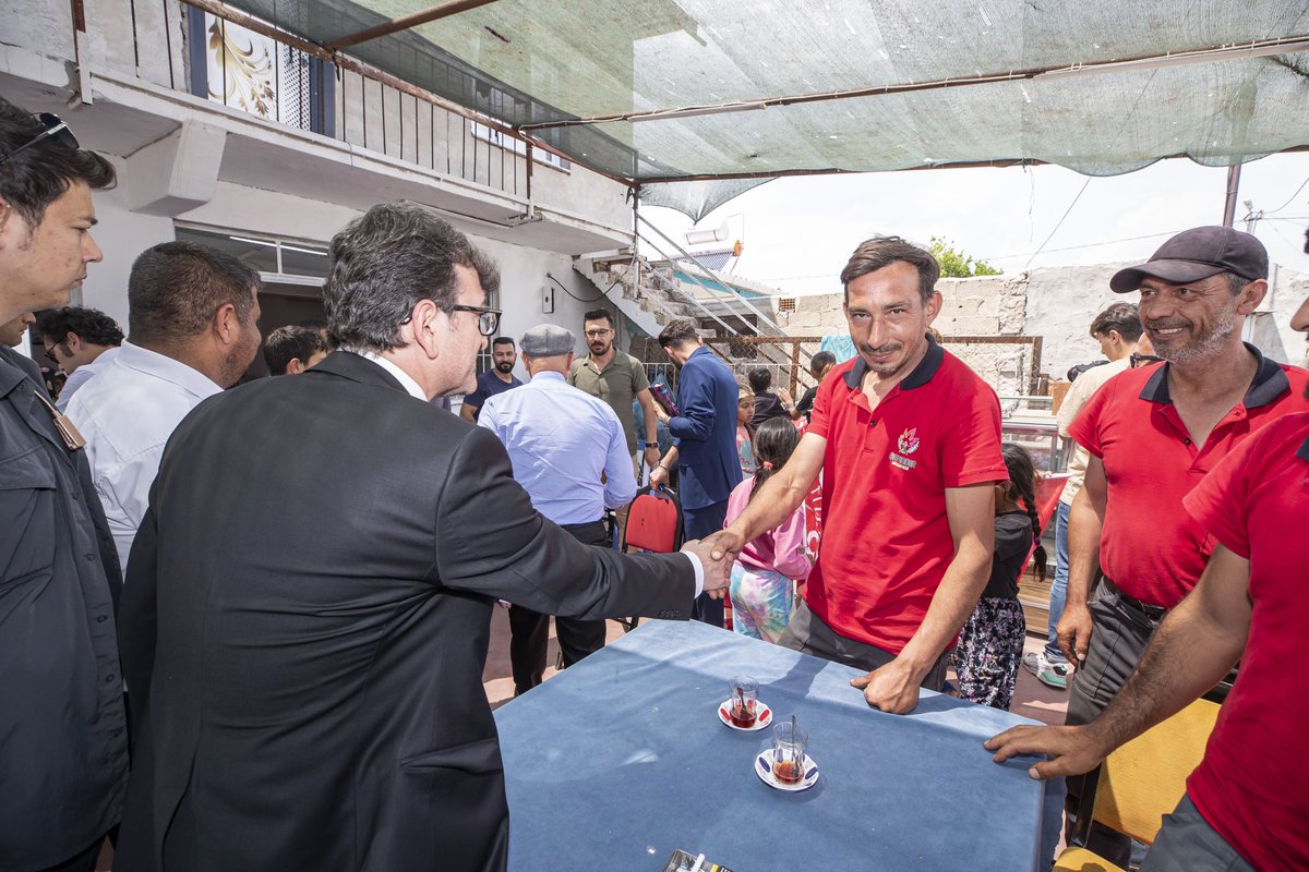 aslanogluchp's tweet photo. İzmir milletvekillerimiz ve Büyükşehir Belediye Başkanımız Tunç Soyer ile beraber Bayındır Çırpı'da, Roman yurttaşlarımızla bir araya geldik. 
Sohbetlerimizin en önemli vurgusu umuttu; bu umudu büyütmek için pazar günü sandıkta bir kez daha buluşmak için sözleştik. https://t.co/SdgnA5vDmv