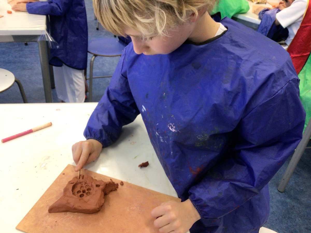 BSNJSV's tweet image. #JSVY3 made Roman Oil Lamps. Shaping, smoothing and decorating to make them look authentic. We are so proud of them!