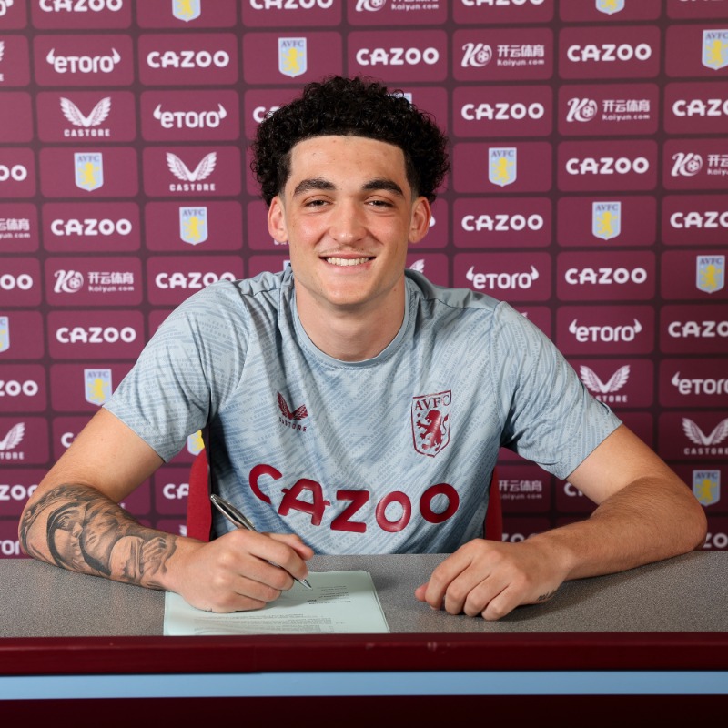 AVFCOfficial's tweet photo. Congratulations to Todd Alcock, Mikell Barnes, Charlie Lutz and Kobei Moore, who have all signed their first professional contracts with Aston Villa. ✍️