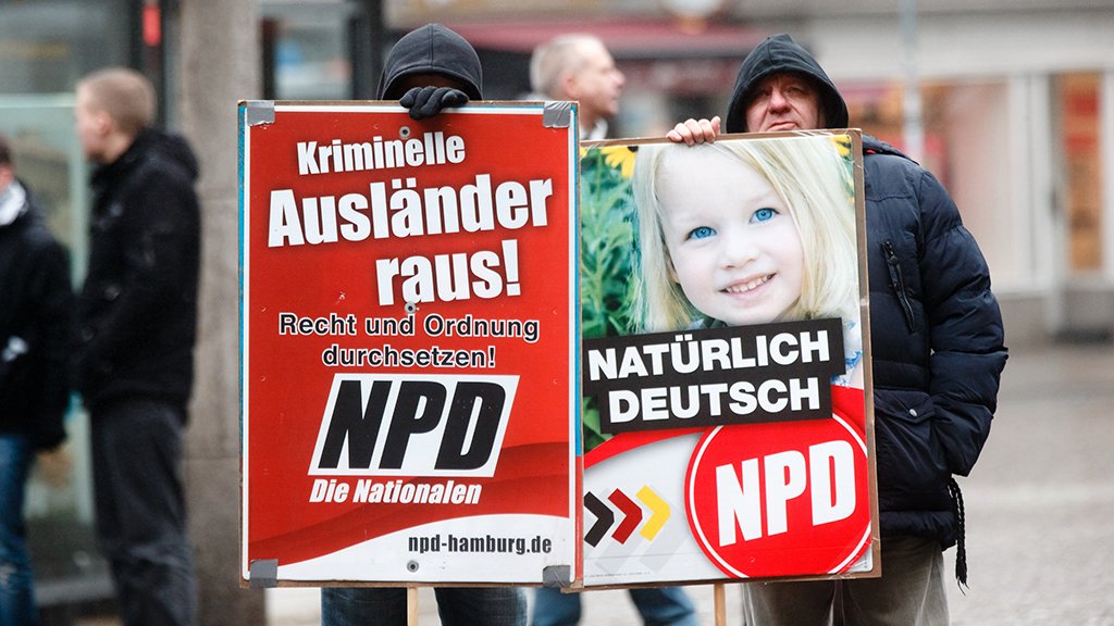 MoM0derBummler's tweet photo. @ArbuzZziiK @Specter161 @AnniTheDuck also monte seine aussagen decken sich mit wahlplakaten von ganz schwierigen partein https://t.co/J4ZWMywyeP