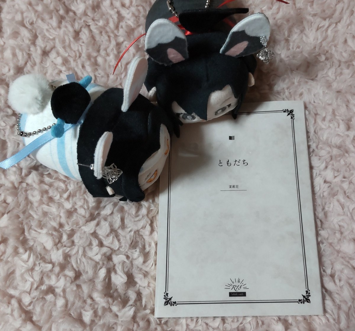 r33231's tweet photo. ともだち！届いたーっ😭🙌前2冊と比較して厚みが違うんだよ〜持ってみても本って手応えあるの✨うわぁ！本ってほんとに作れるんだ😆
ともだち、は交換募集してみたい！けどノウハウなくて泣くわ……🥹 https://t.co/WrgdpjA2em