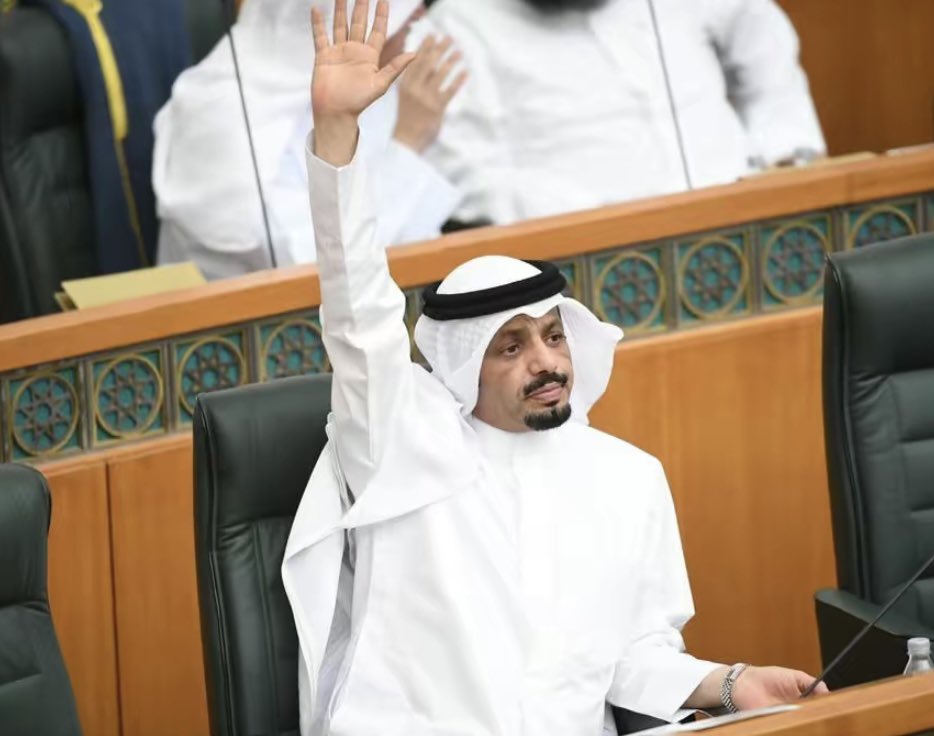 مواقف مطير مخبوره و مشهوده
والله ما تلقى من مطير الفخر جاحد

يا طيب روسٍ على النوماس معهوده
تاقف عشان البلد  وقفـة رجل واحد 

#أمة_2023 
#الدائرة_الخامسة 
#ماجد_مساعد_المطيري