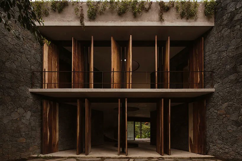 'tepoztlán house' by dosa studio captures the mystical energy of its rural site in mexico designboom.com/architecture/d…