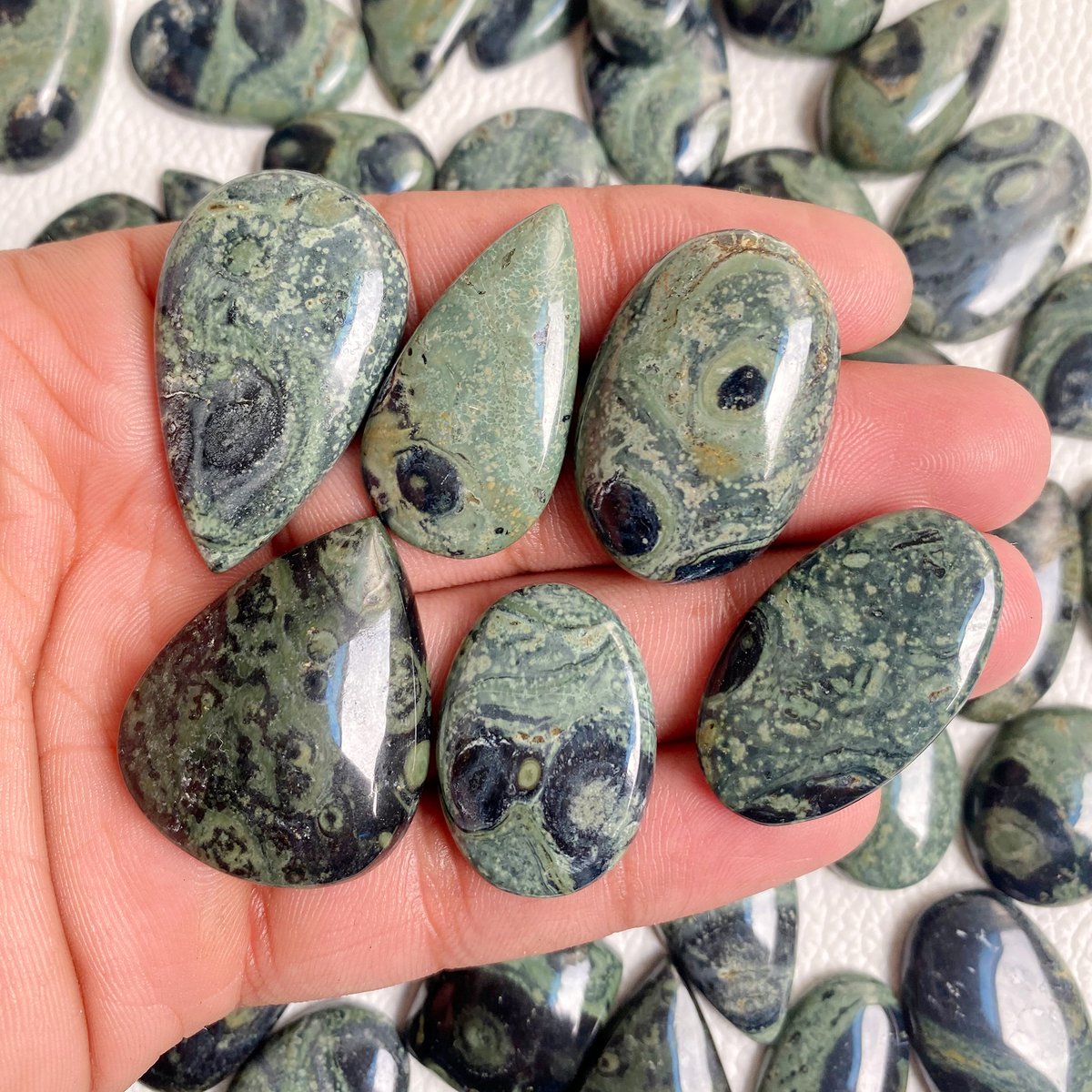 fizasagems's tweet photo. Kambaba jasper gemstone 

We accept payment through PayPal/Bank Transfer •100% secure

1 KG Lot -( $171 USD)
3 KG Lot -( $495 USD)
5 KG Lot -( $791 USD)

$ 25.99 USD Express shipping

#kambabajasper #kambabajasperjewelry 
#kambabajaspersphere #kambabajasperjewelry #jasperpendant https://t.co/c3CylPbEOK