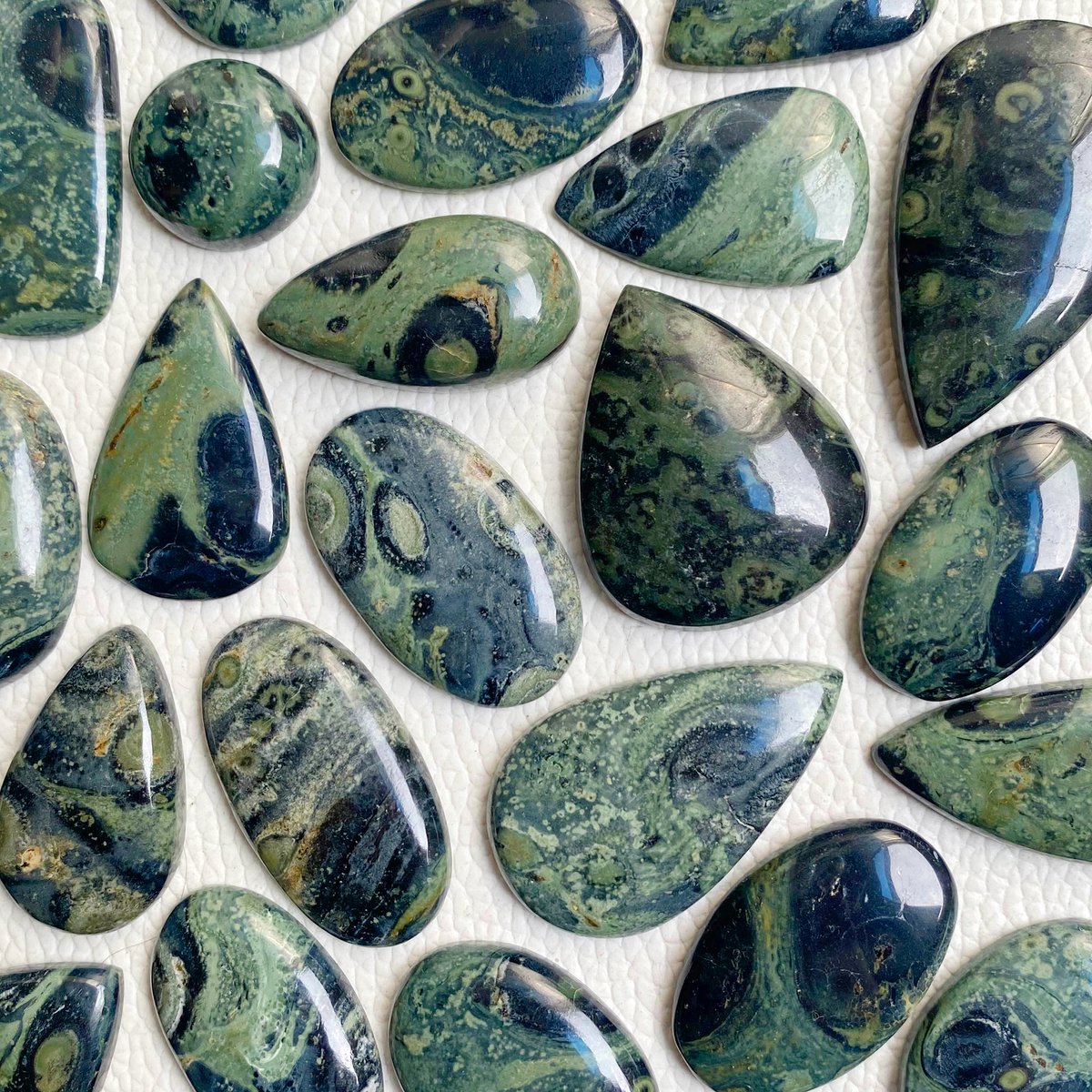 fizasagems's tweet photo. Kambaba jasper gemstone 

We accept payment through PayPal/Bank Transfer •100% secure

1 KG Lot -( $171 USD)
3 KG Lot -( $495 USD)
5 KG Lot -( $791 USD)

$ 25.99 USD Express shipping

#kambabajasper #kambabajasperjewelry 
#kambabajaspersphere #kambabajasperjewelry #jasperpendant https://t.co/c3CylPbEOK