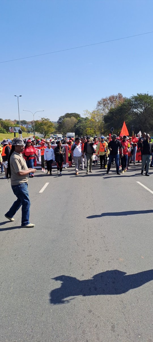_cosatu's tweet photo. #COSATU supports workers facing intransigent employers in the retail sector undermining collective bargaining #DefendJobs @CapricornFMNews @SABCNews @ewnreporter @Radio2000_ZA https://t.co/Ki2p9p0Tg2