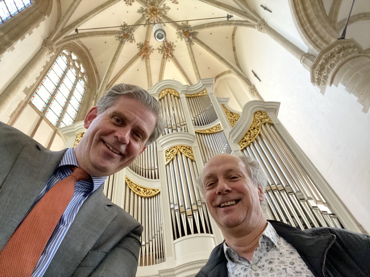 WouterKolff's tweet photo. Vanmorgen een bezoek gebracht aan organist van de @grote_kerk en stadsorganist van Dordrecht @CorArdesch. Een organist om trots op te zijn. Indrukwekkende communicatie van orgel en organist! https://t.co/T9FVMZYzei