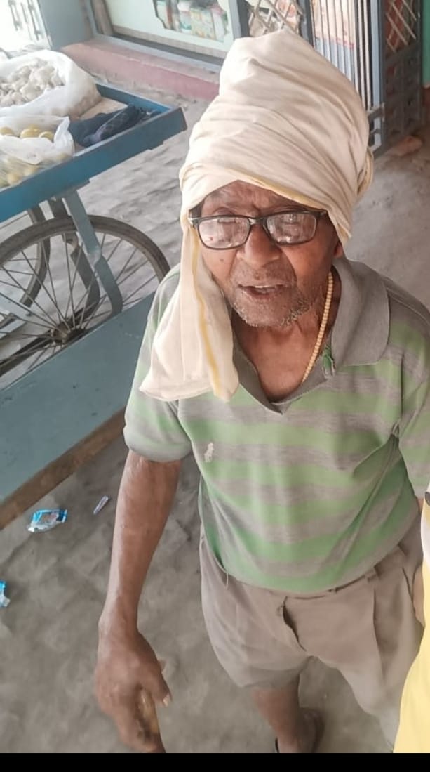 itsmepiyug's tweet photo. Shri Heeralal Sharma age-75 
Pnr- 2623629068
Train - 15076/Triveni exp
S2-12
Lucknow to Chopan

Humare jaane vaalon k Pitaji hai Jo Lucknow se chale the Chopan k liye lekin gaadi mein inki seat par Inka luggage Mila lekin ye nhi the..! 

9838679126 iss no pr batiye.!! https://t.co/X7KRjeS4Mu