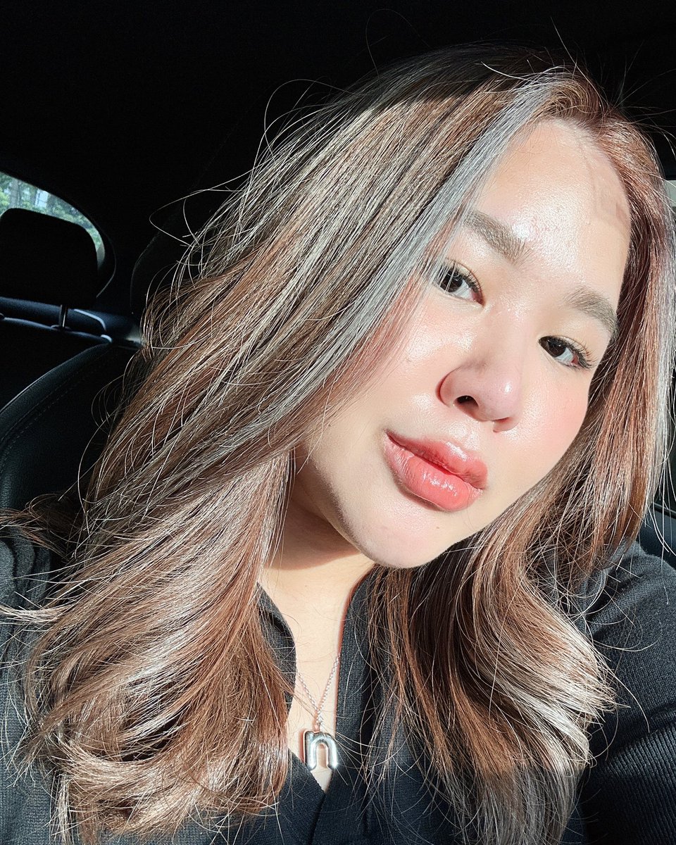 detailsoftoday's tweet photo. รีวิวไปแก้ผมล่าสุด ที่ปังมาก สวยมาก ผมเก่าแย่มาก แต่หาร้านแก้ได้ เป็นร้านที่ดังเรื่องทำสี Mossy beauty salon อยู่แถวสุขุมวิท���ะคะ✨ เราเห็นผ่านตามานานมาก พี่เค้าแก้จากผมเหลืองผมแดงไปในโทนที่โอเคได้แล้วสวยด้วย ทำสีได้ olaplex ด้วยน้าและเราทำบราซิลเลียนพร้อมกันด้วย บอกเลยช่างเก่งมาก https://t.co/0LeIS40NYe