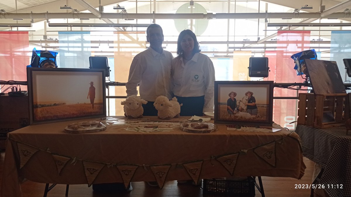 Bon dia!!
Avui hem baixat a Barcelona a promocionar lo nostre corder.
Convidats per All Those al TNC.
Sortir de la comarca, per compartir i explicar el nostre producte sempre és necesari.
Mai saps si ens tornara alguna cosa, pro segur q sempre s'apren💪
plaovi.cat