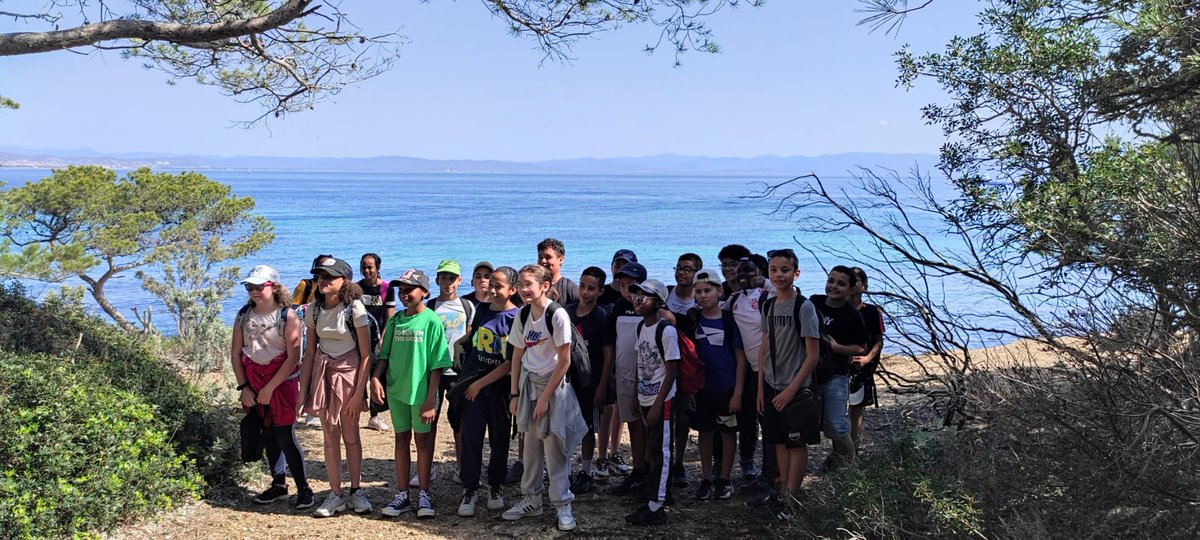 LaMarquisanne83's tweet photo. Parcours culturel ambitieux pour les élèves de 6E du collège @LaMarquisanne83 qui découvrent l'exposition de la Fondation Carmignac et visitent l'île de Porquerolles et la richesse de son patrimoine. Merci aux enseignants pour le programme et aux élèves pour l'investissement ! https://t.co/RCbi8flWTl