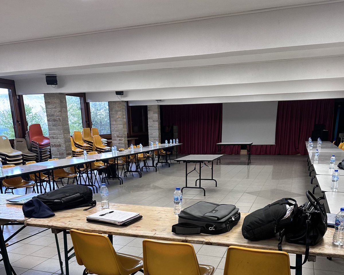 M_Dauchy's tweet photo. 👩💻 Présente hier soir au conseil communautaire #3cma à Villarembert-Le Corbier avec entre autres, la présentation de la compagnie choisie dans le cadre du contrat territorial d’éducation artistique et culturelle par le syndicat du pays de #Maurienne.
➡️ Infos, questions : je reste à votre disposition
#Savoie