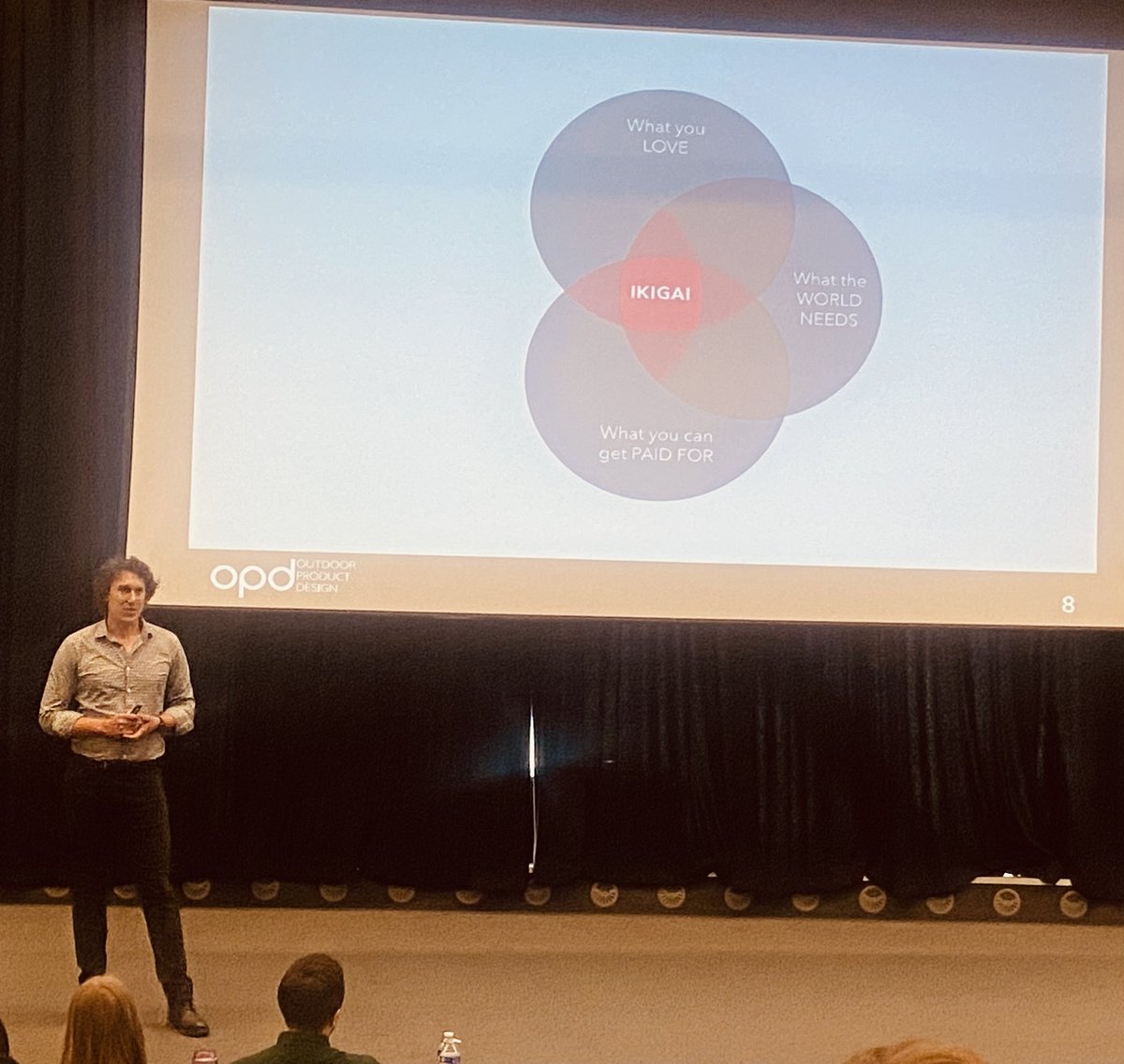 SyrHughTech's tweet image. Diwrnod gwych yn @prifysgolbangor diolch i @DesignBangor am gael @6edSyrHugh @SyrHughOwen yno. 

Siaradwyr gwych o @morramadesign @UnileverUKI @sam_does_design #outdoorproductdesign a gwaith anhygoel gan raddedigion y cwrs.