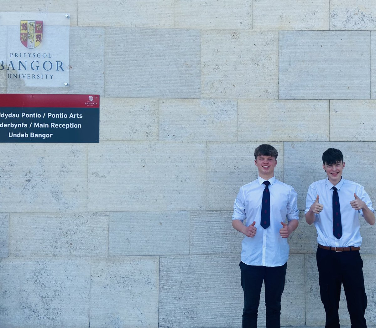 SyrHughTech's tweet image. Diwrnod gwych yn @prifysgolbangor diolch i @DesignBangor am gael @6edSyrHugh @SyrHughOwen yno. 

Siaradwyr gwych o @morramadesign @UnileverUKI @sam_does_design #outdoorproductdesign a gwaith anhygoel gan raddedigion y cwrs.