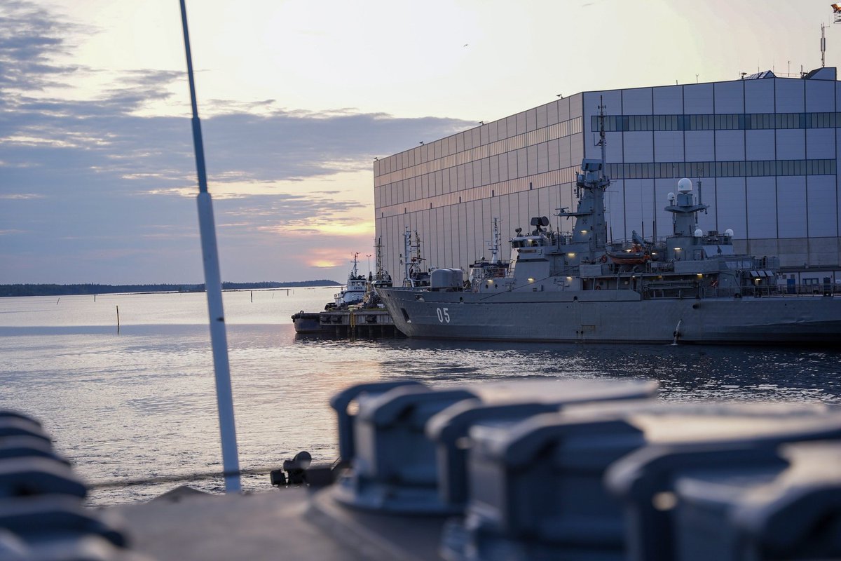 rlaivasto's tweet photo. Ohjusveneet Hamina ja Pori sekä miinalaiva Uusimaa laivatykistö ammunnoissa #ADEX123 -ilmapuolustusharjoituksessa. Osana toimintaa toteutettiin vinssausta NH90 helikopteriin yhteistyössä @UtinJR #ilmatorjunta #merivoimat #maavoimat #ilmavoimat https://t.co/CC4rifXOEr