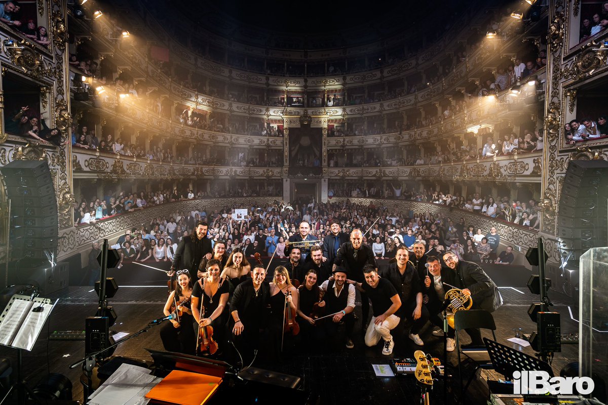rockmoda's tweet image. Un indimenticabile sold out nella meravigliosa cornice del Teatro Regio! 😍 Grazie Parma ❤️
Stasera si torna a Milano per l’ultima data al Teatro Arciboldi, non mancate romantici 🍀

📸 IlBaro

#Modà #ModàLive #ModàeOrchestra #Modà20 #Gioia10 #Romantici @officialFandP